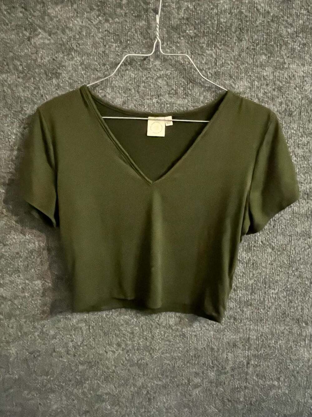 Live In The Moment V-Neck Crop Tee Size S Olive Green 002-63